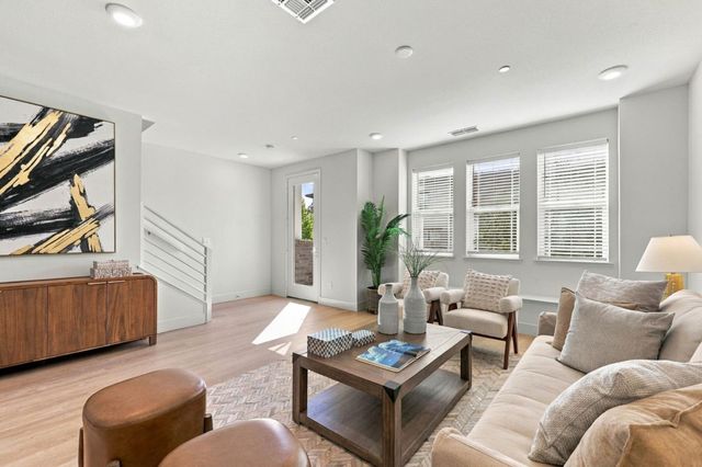 561 San Pasqual Terrace 4, Sunnyvale, CA 94085
