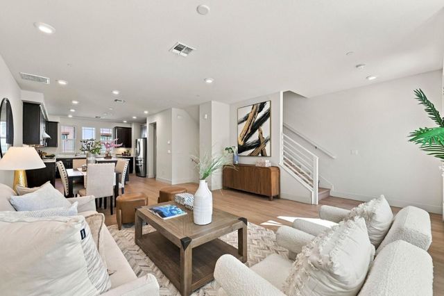 561 San Pasqual Terrace 4, Sunnyvale, CA 94085
