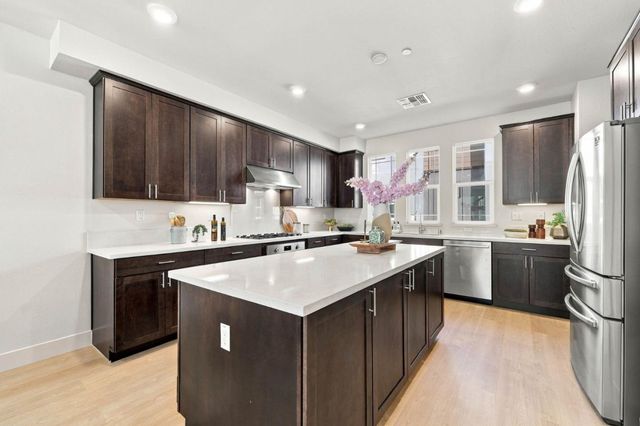 561 San Pasqual Terrace 4, Sunnyvale, CA 94085