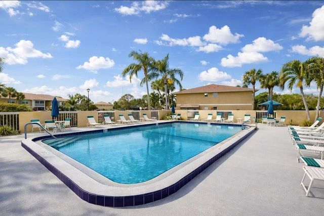 1531 SE Royal Green Cir # 207, Port St Lucie, FL 34952