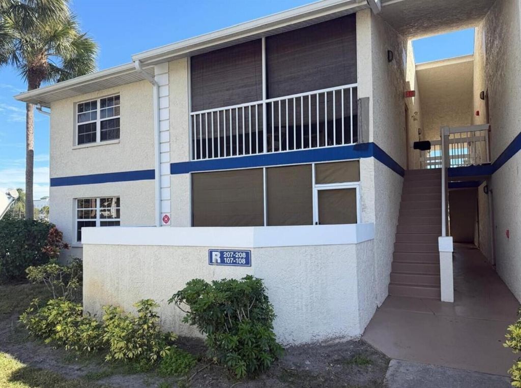 1531 SE Royal Green Cir # 207, Port St Lucie, FL 34952