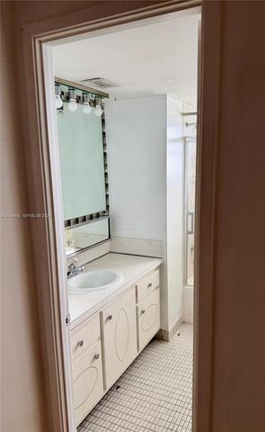 1780 NE 191st St 704-2, Miami, FL 33179