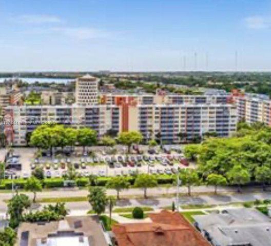 1780 NE 191st St 704-2, Miami, FL 33179