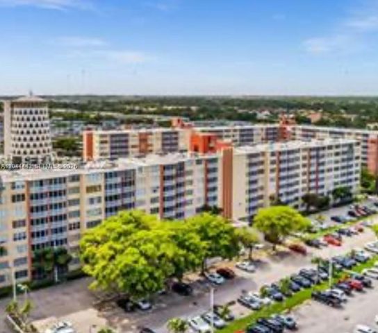 1780 NE 191st St 704-2, Miami, FL 33179