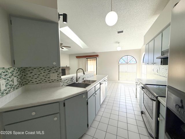 866 Hanau Avenue NW, Palm Bay, FL 32907