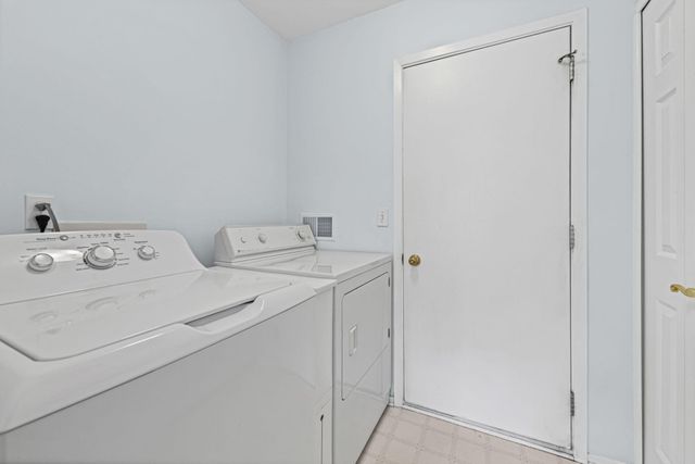 6640 Deerhurst Drive, Westland, MI 48185