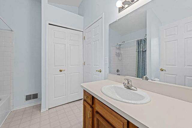 6640 Deerhurst Drive, Westland, MI 48185