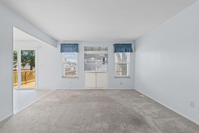 6640 Deerhurst Drive, Westland, MI 48185