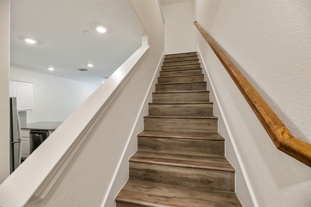 805 S 6TH Street, Bonham, TX 75418