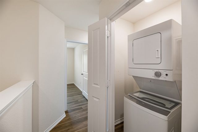 805 S 6TH Street, Bonham, TX 75418
