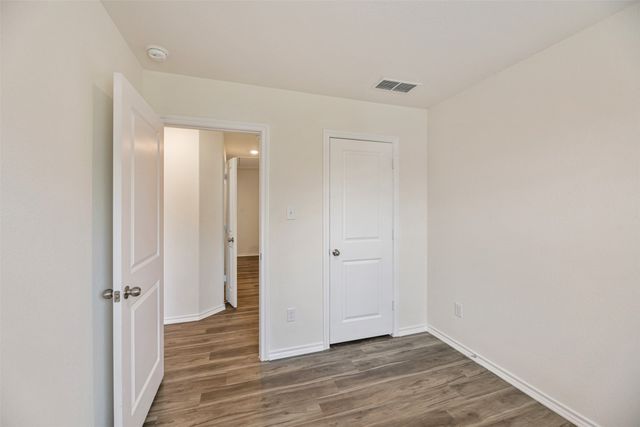 805 S 6TH Street, Bonham, TX 75418