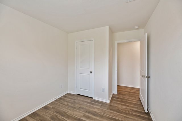 805 S 6TH Street, Bonham, TX 75418