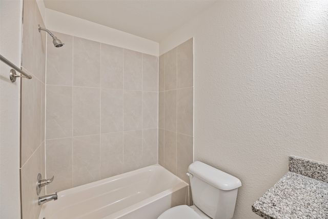 805 S 6TH Street, Bonham, TX 75418