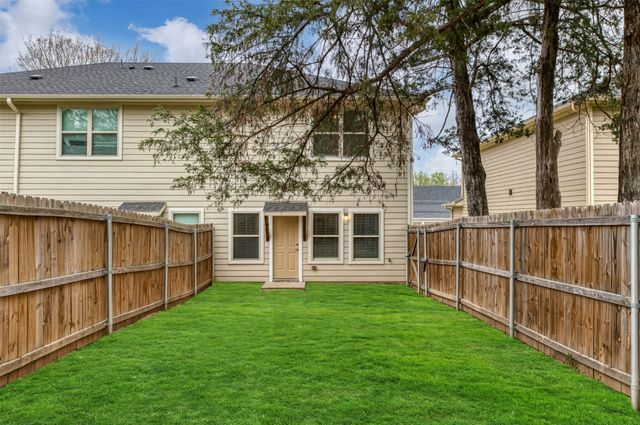 805 S 6TH Street, Bonham, TX 75418