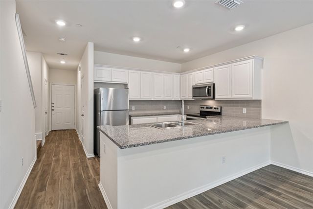 805 S 6TH Street, Bonham, TX 75418