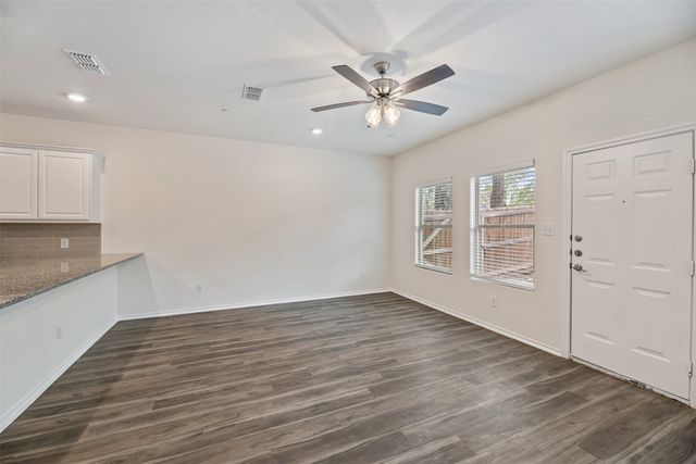 805 S 6TH Street, Bonham, TX 75418