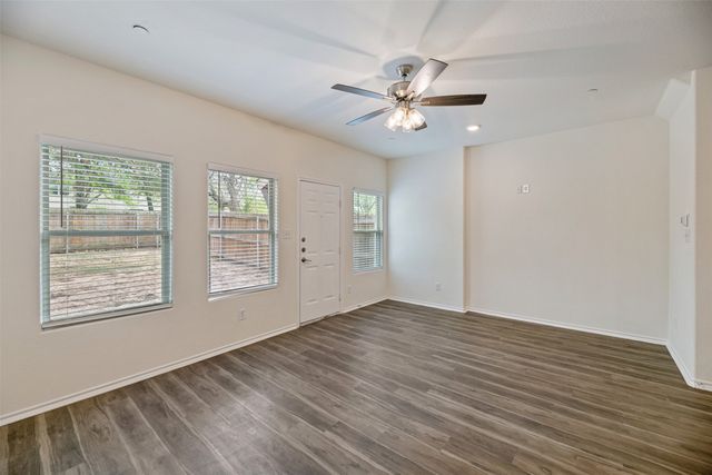 805 S 6TH Street, Bonham, TX 75418