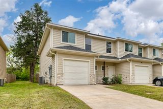 805 S 6TH Street, Bonham, TX 75418