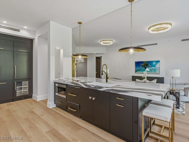 705 10th ST S 202, Naples, FL 34102