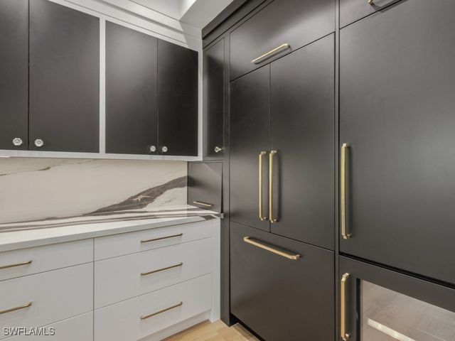 705 10th ST S 202, Naples, FL 34102