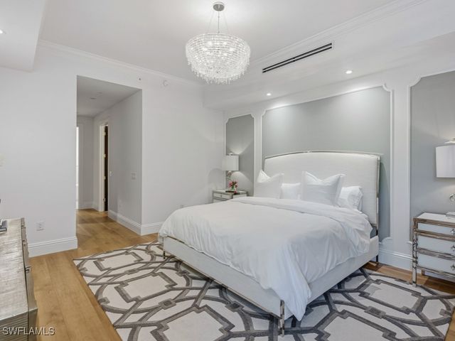 705 10th ST S 202, Naples, FL 34102