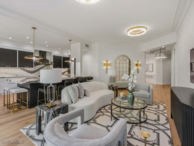 705 10th ST S 202, Naples, FL 34102