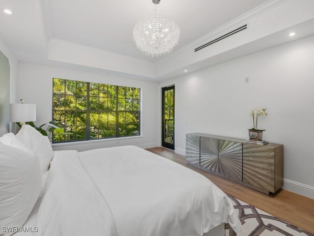 705 10th ST S 202, Naples, FL 34102