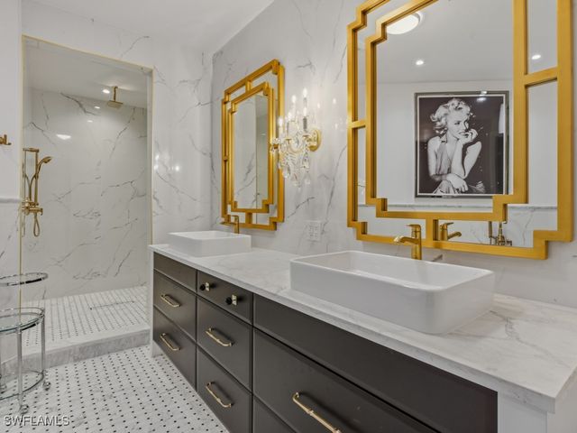 705 10th ST S 202, Naples, FL 34102