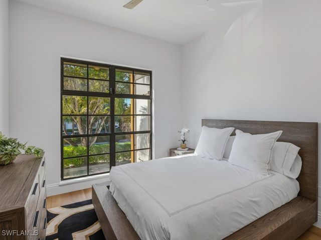 705 10th ST S 202, Naples, FL 34102