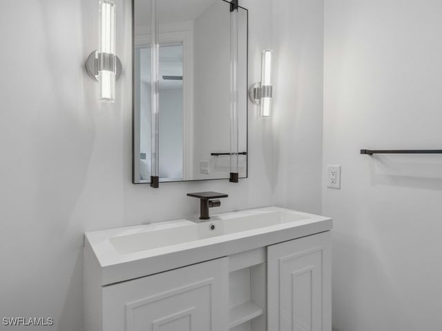 705 10th ST S 202, Naples, FL 34102