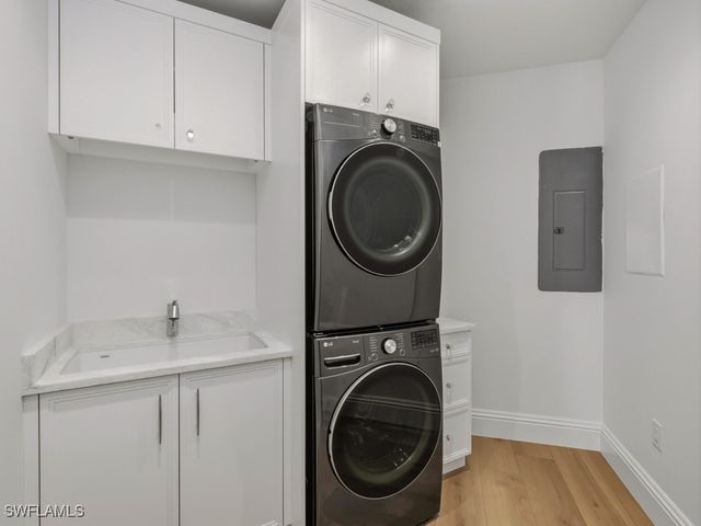 705 10th ST S 202, Naples, FL 34102