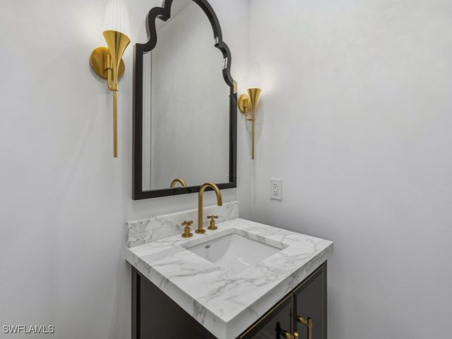 705 10th ST S 202, Naples, FL 34102