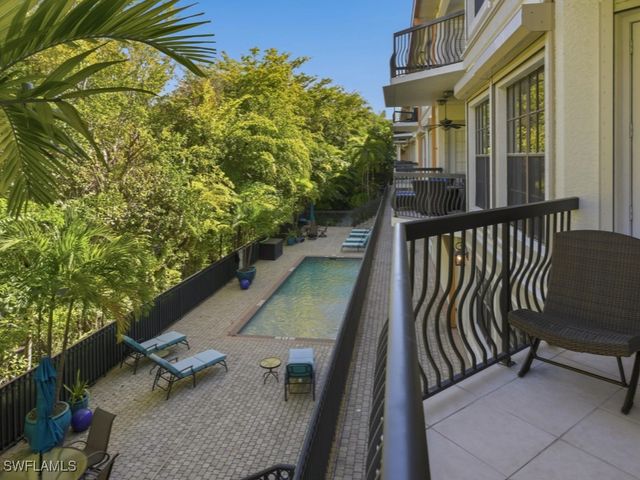 705 10th ST S 202, Naples, FL 34102