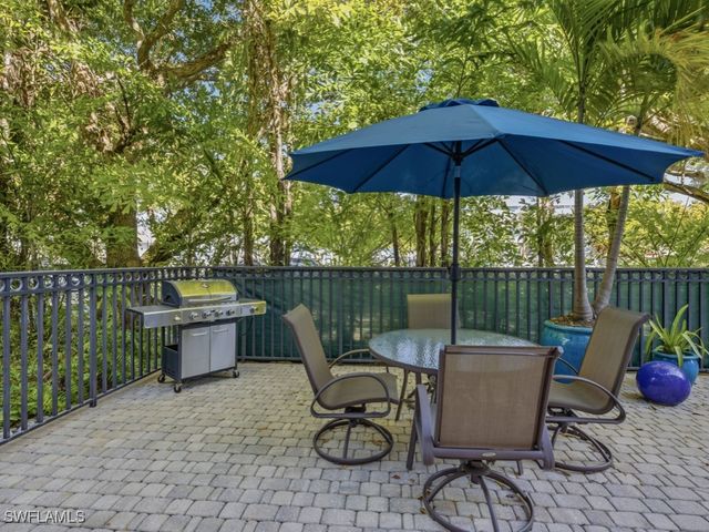 705 10th ST S 202, Naples, FL 34102