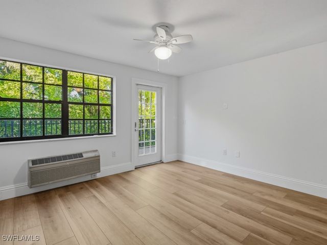 705 10th ST S 202, Naples, FL 34102