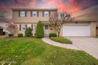 1304 Sierra Drive, Oregon, OH 43616