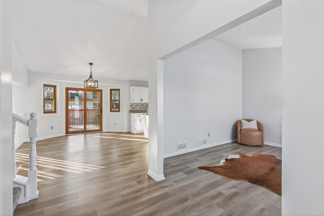 14430 Woodbridge Lane, Savage, MN 55378