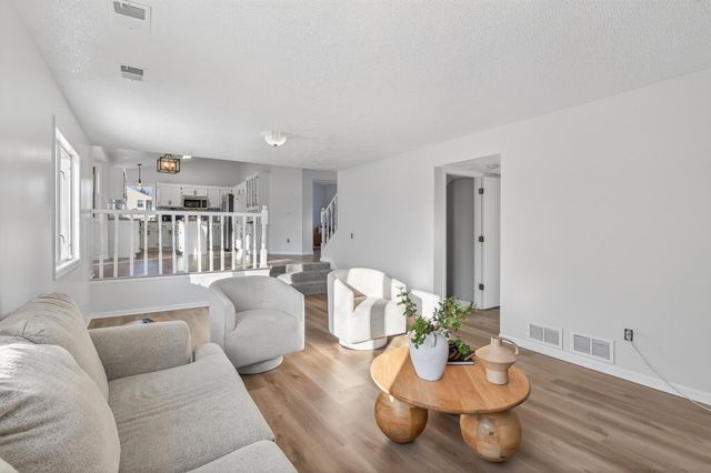 14430 Woodbridge Lane, Savage, MN 55378