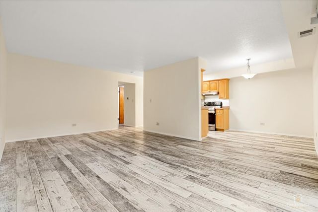 909 Buccaneer Drive 3, Schaumburg, IL 60173