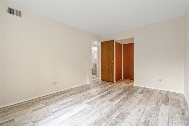 909 Buccaneer Drive 3, Schaumburg, IL 60173