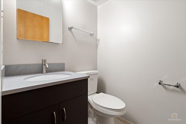909 Buccaneer Drive 3, Schaumburg, IL 60173