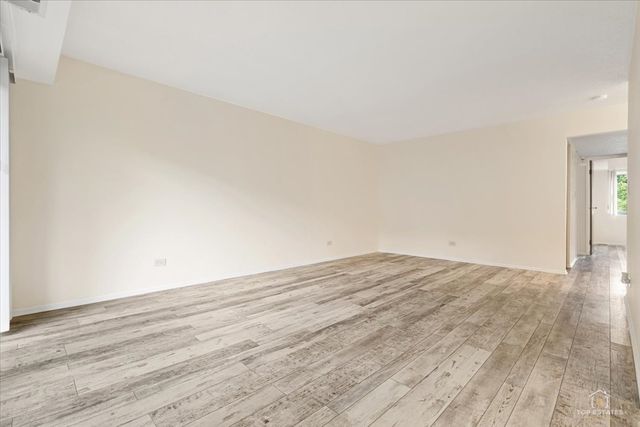909 Buccaneer Drive 3, Schaumburg, IL 60173