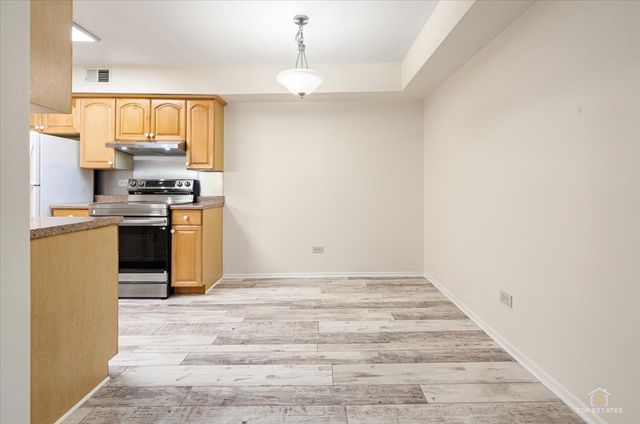 909 Buccaneer Drive 3, Schaumburg, IL 60173