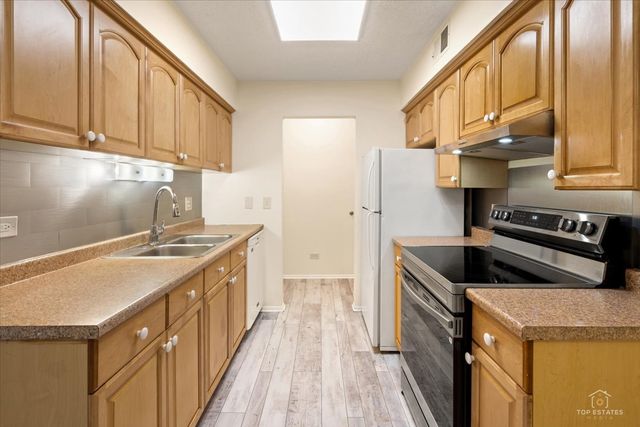 909 Buccaneer Drive 3, Schaumburg, IL 60173