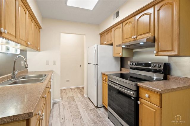 909 Buccaneer Drive 3, Schaumburg, IL 60173