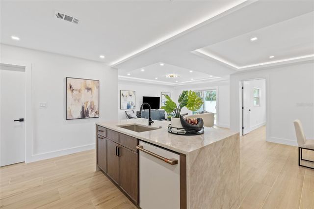 1563 EDEN ISLE BOULEVARD NE, St Petersburg, FL 33704