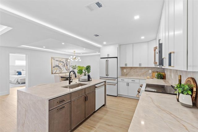 1563 EDEN ISLE BOULEVARD NE, St Petersburg, FL 33704