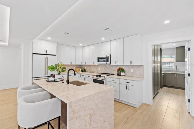 1563 EDEN ISLE BOULEVARD NE, St Petersburg, FL 33704