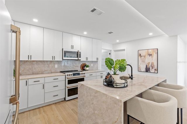 1563 EDEN ISLE BOULEVARD NE, St Petersburg, FL 33704