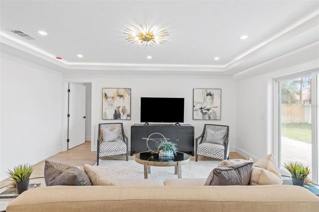 1563 EDEN ISLE BOULEVARD NE, St Petersburg, FL 33704
